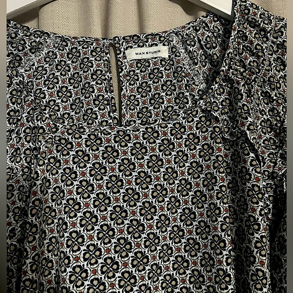 Max Studio Medallion Patterned Blouse 2X - Picture 2 of 3
